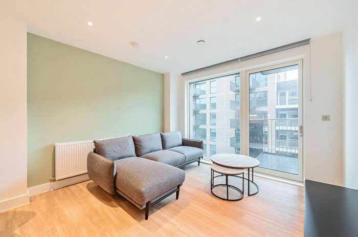 2 Bedroom Flat To Rent In Henley Cross, London, SE3