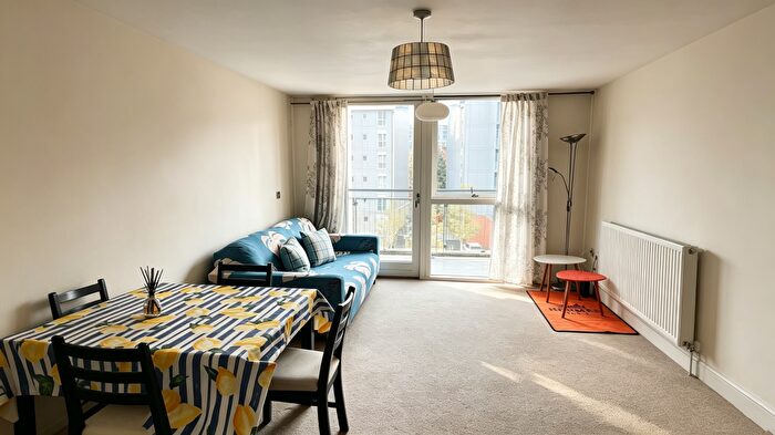 2 Bedroom Flat To Rent In Longleat Avenue, Birmingham, B15