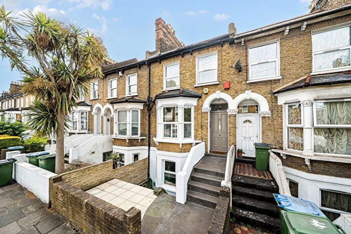 3 Bedroom Semi-Detached House To Rent In Combedale Road, London, SE10