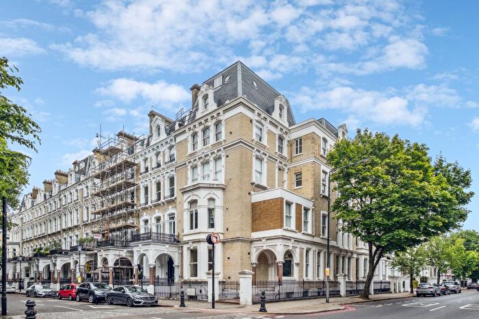 1 Bedroom Flat To Rent In Redcliffe Square, London, SW10