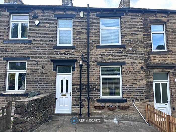 2 Bedroom Terraced House To Rent In Range Bank, Halifax, HX3