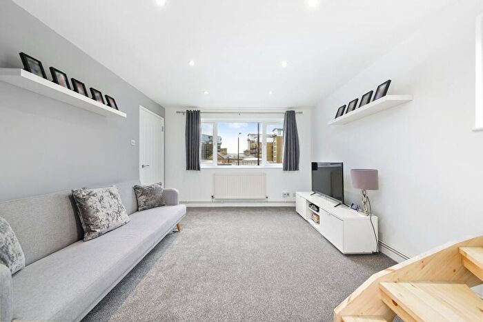 Studio For Sale In East Smithfield, Tower Hill, London, E1W