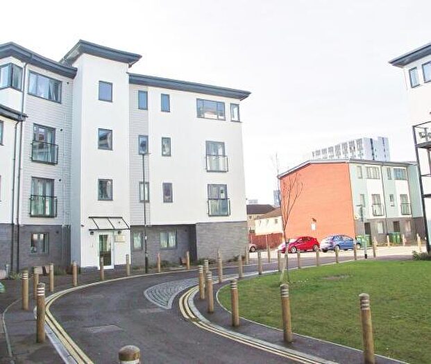 2 Bedroom Flat To Rent In Hawkes House, SO14