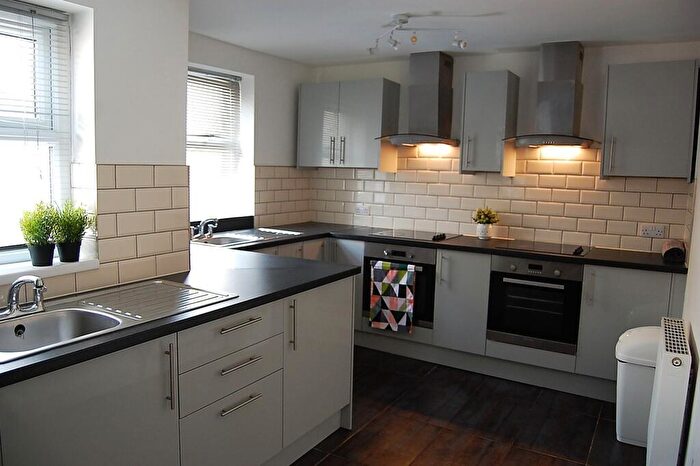 1 Bedroom Detached House To Rent In Dyson Street, Huddersfield, HD5