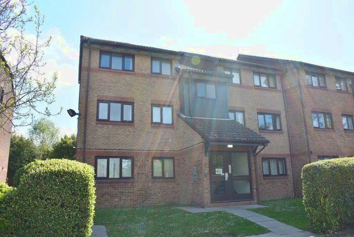 2 Bedroom Flat To Rent In Downs Close, Waterlooville, PO7