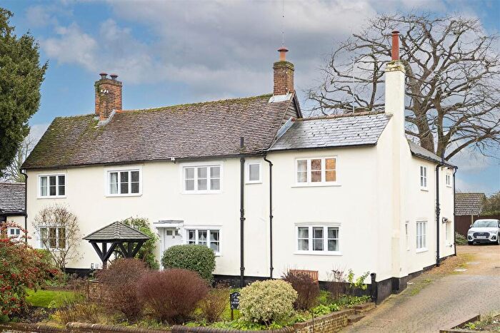 2 Bedroom Apartment For Sale In The Hill, Wheathampstead, AL4