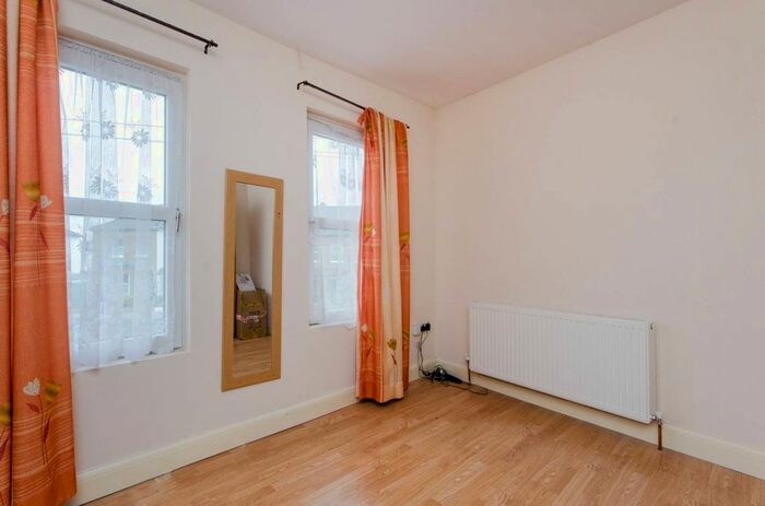 1 Bedroom Flat To Rent In Graham Road, Wimbledon, London, SW19