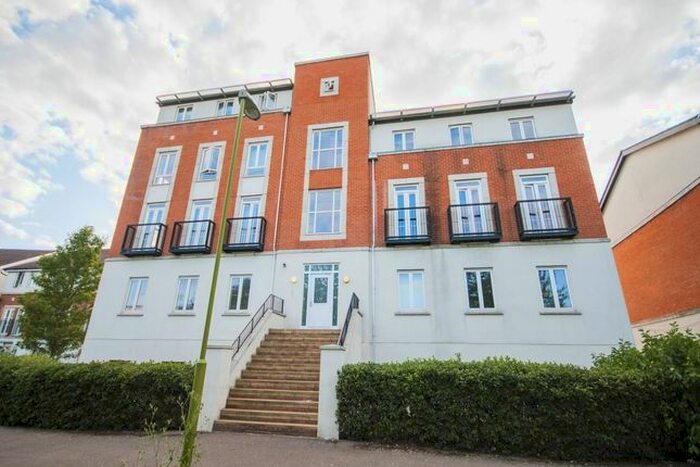 3 Bedroom Flat To Rent In Mosquito Way, Hatfield, Hertfordshire, AL10
