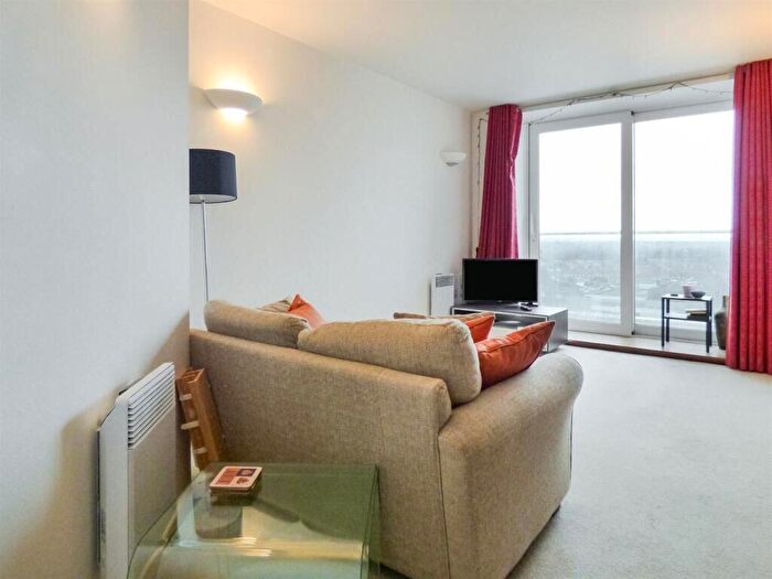 2 Bedroom Apartment For Sale In New Road, Brentwood, Essex, CM14