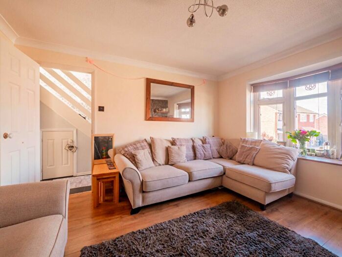 3 Bedroom Semi-Detached House For Sale In Headcorn Close, Basildon, SS13