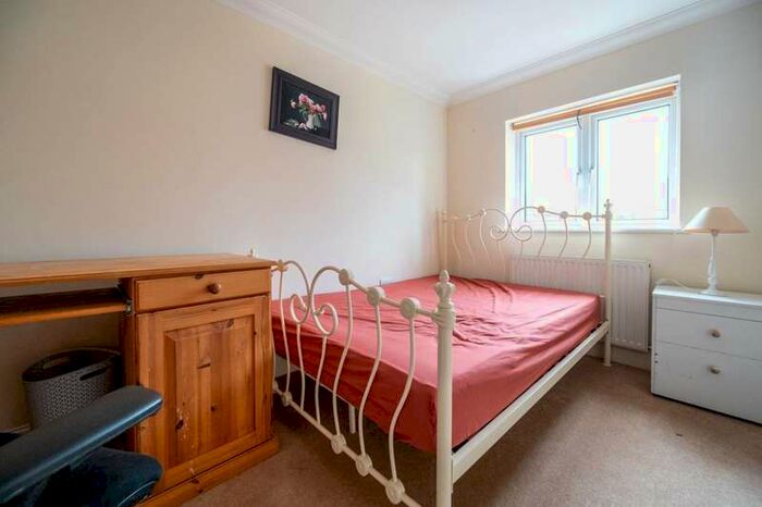 6 Bedroom Semi-Detached House To Rent In Stocton Road, Guildford, GU1