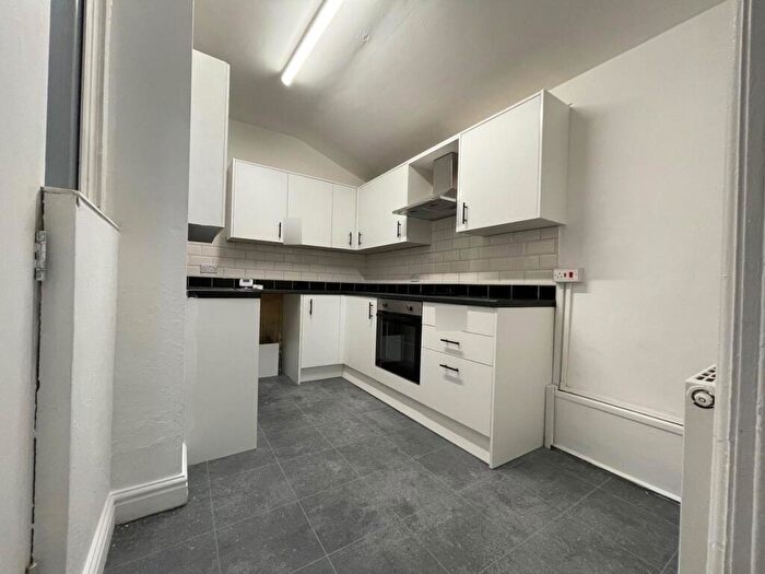 4 Bedroom End Of Terrace House To Rent In Strathmore View, Leeds, LS9
