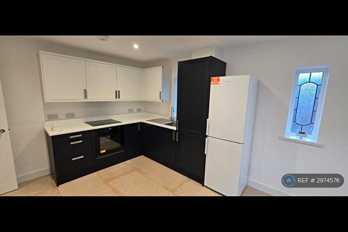 3 Bedroom Flat To Rent In Hazel Grove, Stockport, SK7
