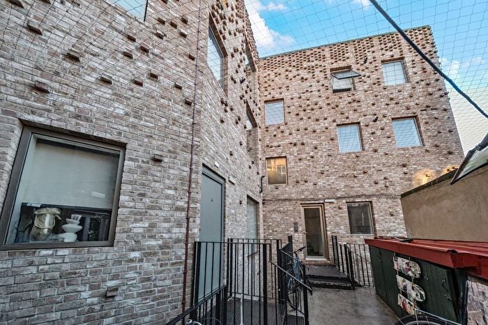 2 Bedroom Flat To Rent In Deptford Broadway, London, SE8