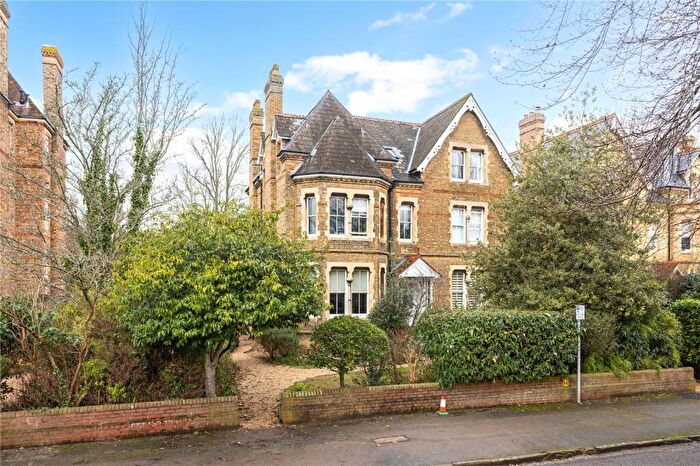 2 Bedroom Apartment To Rent In Crick Road, Oxford, Oxfordshire, OX2