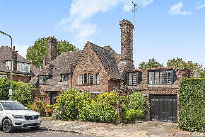 4 Bedroom Property For Sale In Wellgarth Road, Hampstead Garden Suburb, NW11