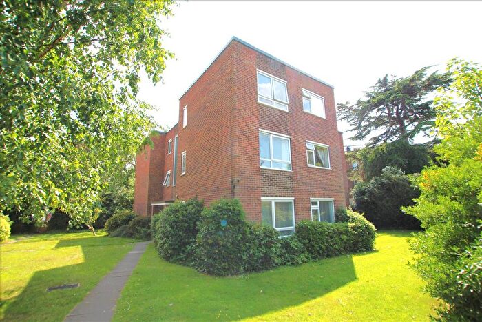 2 Bedroom Flat To Rent In Pottersfield, Lincoln Road, Enfield, EN1