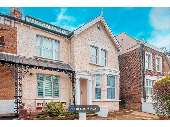 2 Bedroom Flat To Rent In Lewisham Road, London, SE13