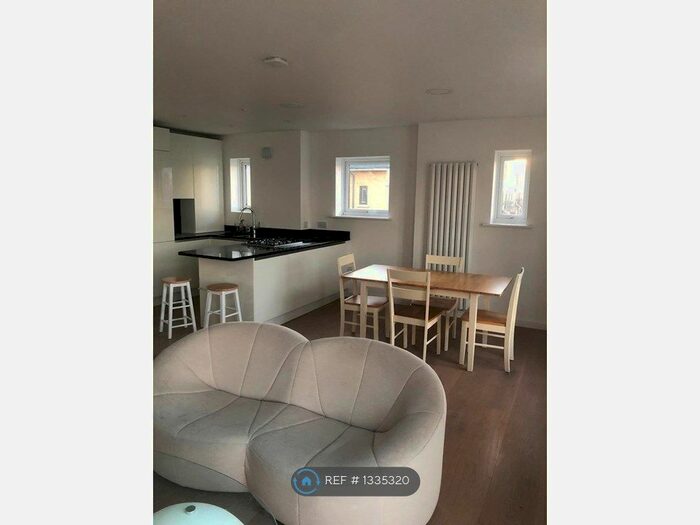 2 Bedroom Flat To Rent In Boleyn House, London, E16