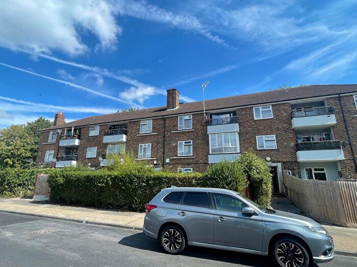 2 Bedroom Flat To Rent In Chudleigh Road, Romford, RM3