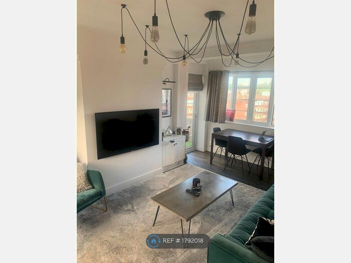 3 Bedroom Flat To Rent In Chiswick Village, London, W4