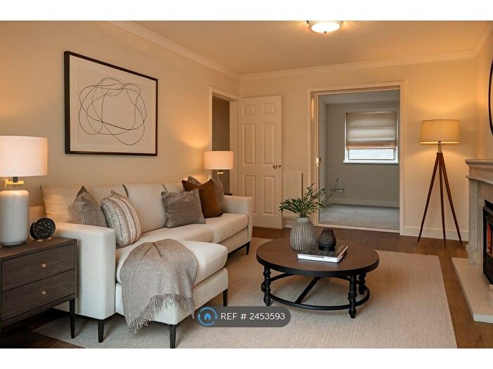 4 Bedroom Detached House To Rent In Hedge End, Woodstock, OX20