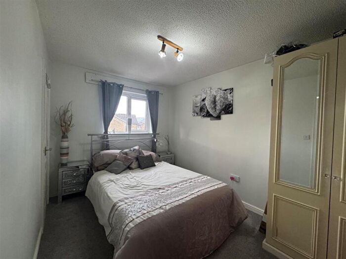 4 Bedroom Detached House For Sale In Valemount, Hadfield, Glossop, SK13