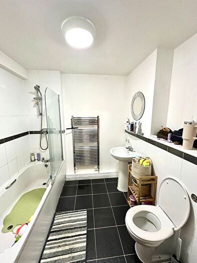 1 Bedroom Flat To Rent In Elm Grove, London, SW19