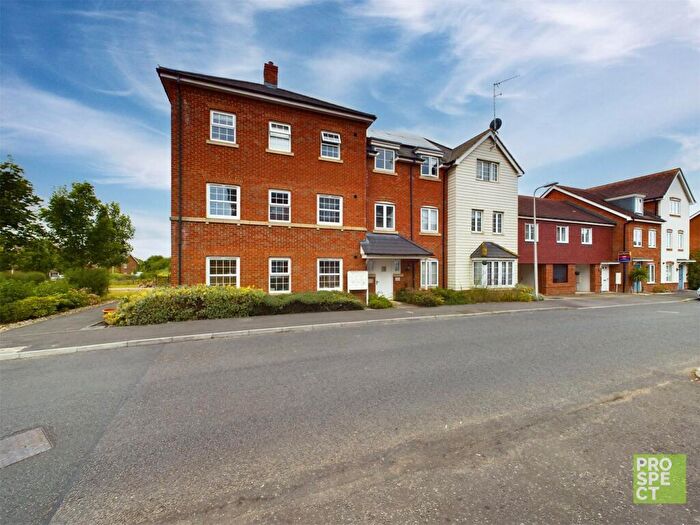 2 Bedroom Apartment For Sale In Clover Rise, Woodley, Reading, Berkshire, RG5