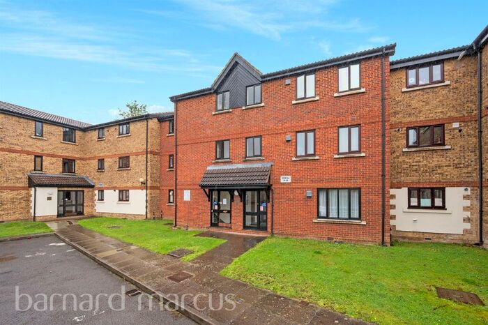 2 Bedroom Flat To Rent In Birchwood Close, Morden, SM4