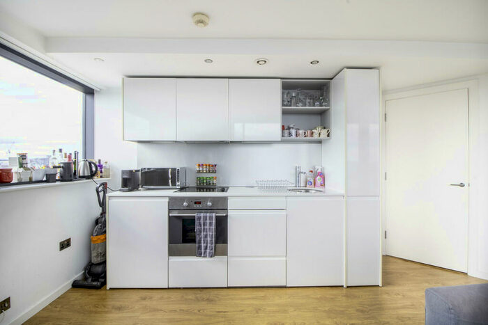 2 Bedroom Apartment To Rent In Bridgewater Place, Leeds, LS11