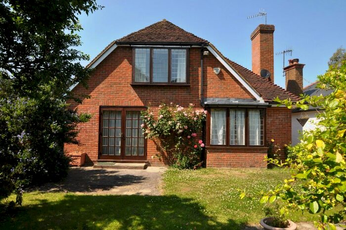 3 Bedroom Detached House To Rent In Barton Road, GU5