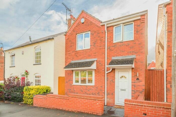 3 Bedroom Detached House For Sale In Gladstone Road, Stourbridge, DY8