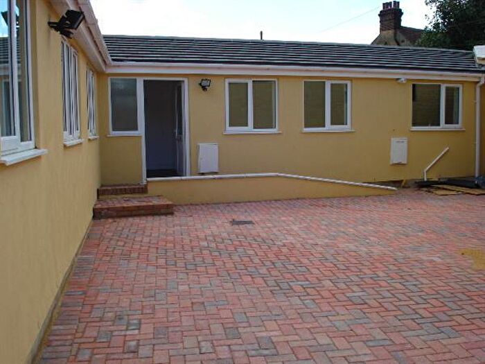 3 Bedroom Bungalow To Rent In Walnut Tree Avenue, Dartford, DA1