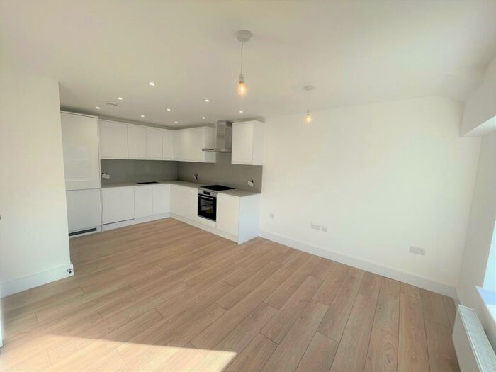 3 Bedroom Flat To Rent In Park Road, Crouch End, N8