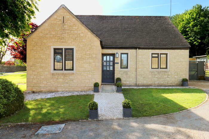 2 Bedroom Bungalow For Sale In Sinnels Field, Shipton Under Wychwood, Chipping Norton, OX7