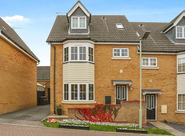 4 Bedroom Semi-Detached House For Sale In Eagle Close, Stowmarket, IP14