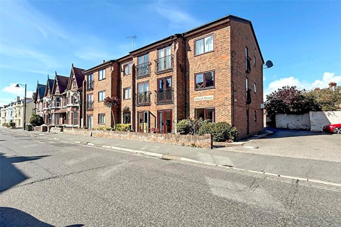2 Bedroom Apartment For Sale In New Road, Littlehampton, West Sussex, BN17