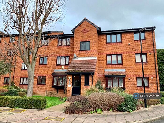 1 Bedroom Flat To Rent In John Silkin Lane, London, SE8