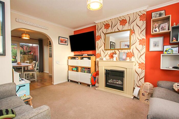 3 Bedroom Semi-Detached House For Sale In Miller Close, Kettering, NN15