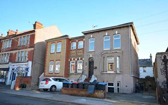 1 Bedroom Flat To Rent In Osborne Road, Broadstairs, Kent, CT10