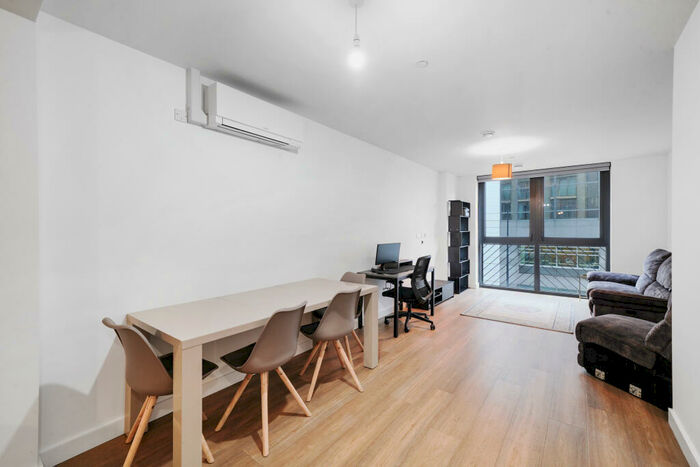 2 Bedroom Flat To Rent In Emery Way, Tower Bridge, E1W