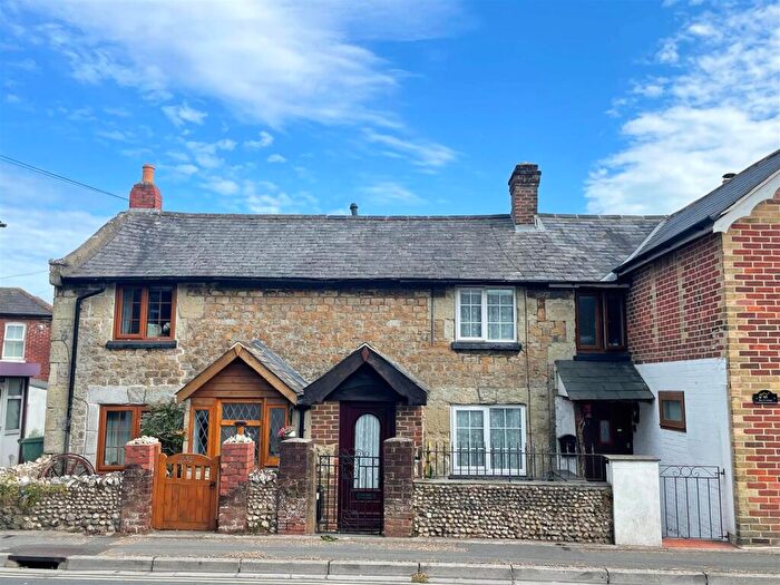2 Bedroom House For Sale In Broadway, Sandown, PO36
