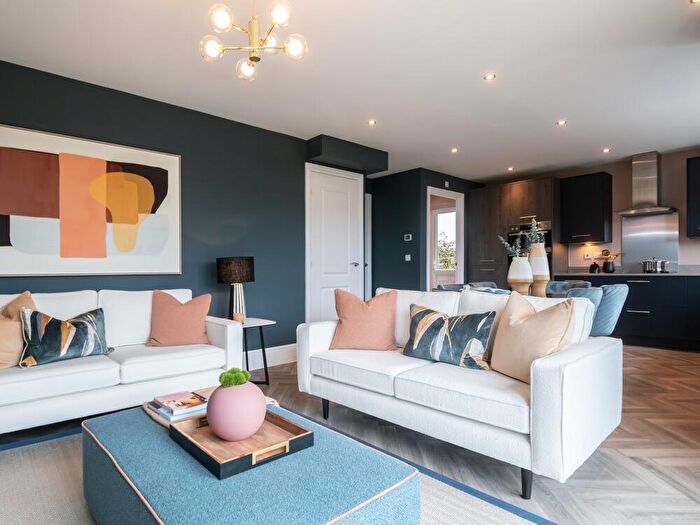 3 Bedroom Detached House For Sale In Leestone Chase, Leighton Buzzard, LU7