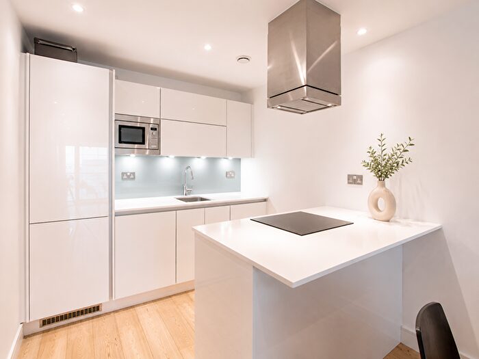 2 Bedroom Apartment To Rent In Commercial Street, London, E1