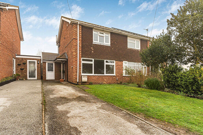 3 Bedroom Semi-Detached House For Sale In Offas Close, Benson, OX10