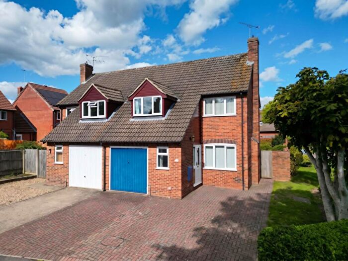 3 Bedroom Semi-Detached House For Sale In Tarragon Way, Burghfield Common, RG7