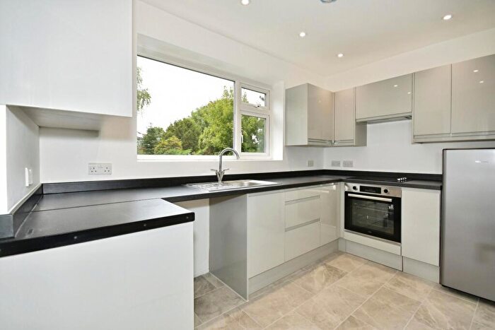2 Bedroom Flat To Rent In Wimborne Close, Buckhurst Hill, IG9