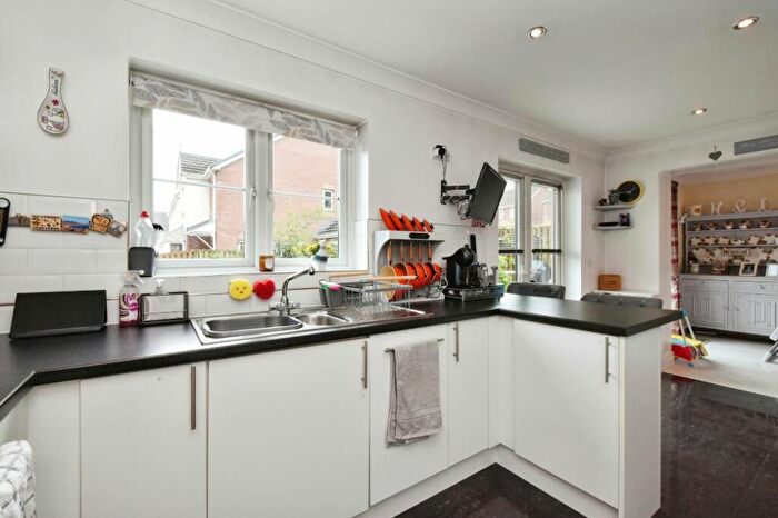 4 Bedroom Detached House For Sale In Parc Fferws, Ammanford, SA18