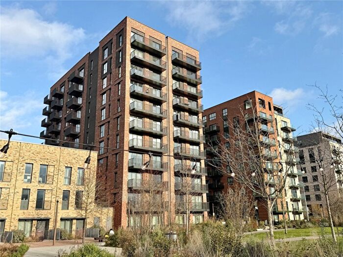 2 Bedroom Flat To Rent In Iris House, Southall, UB1